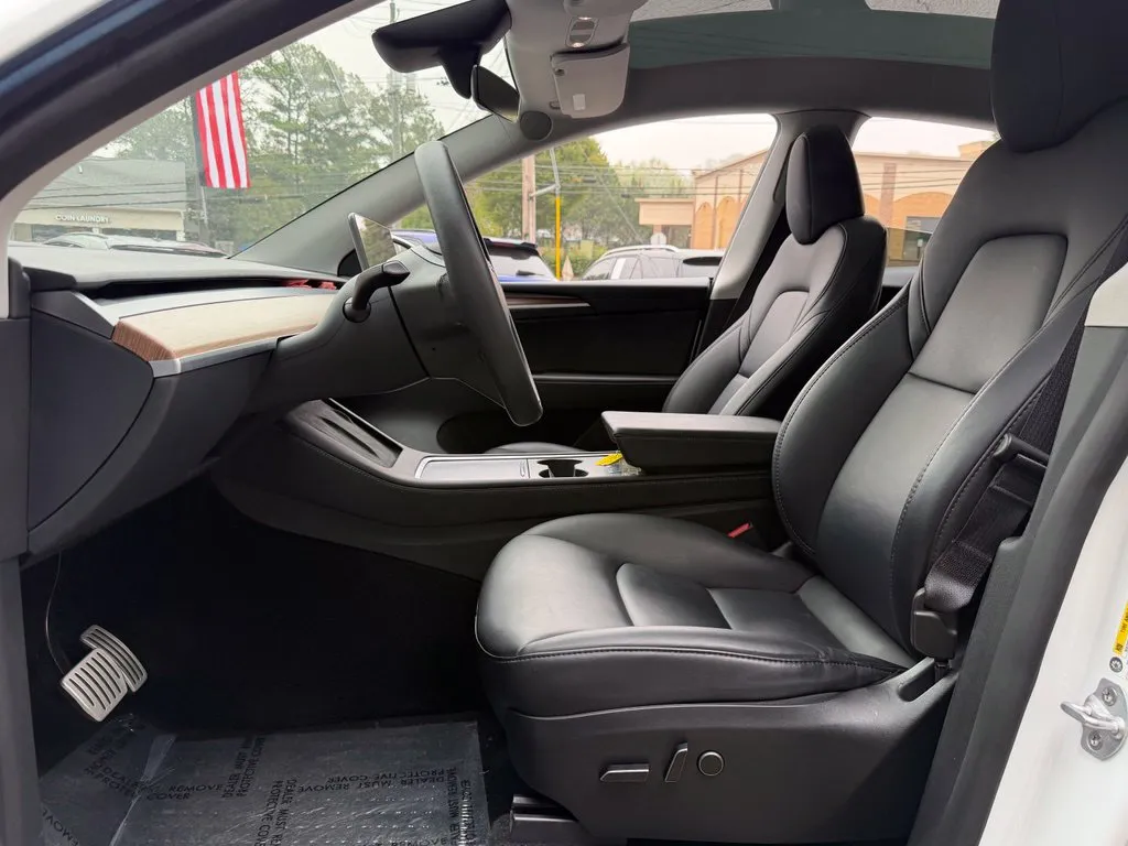 Tesla Model Y photo 22