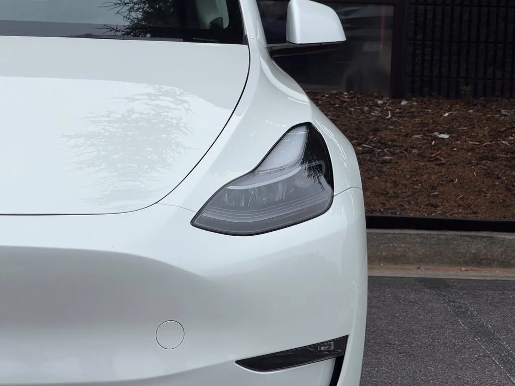 Tesla Model Y photo 5