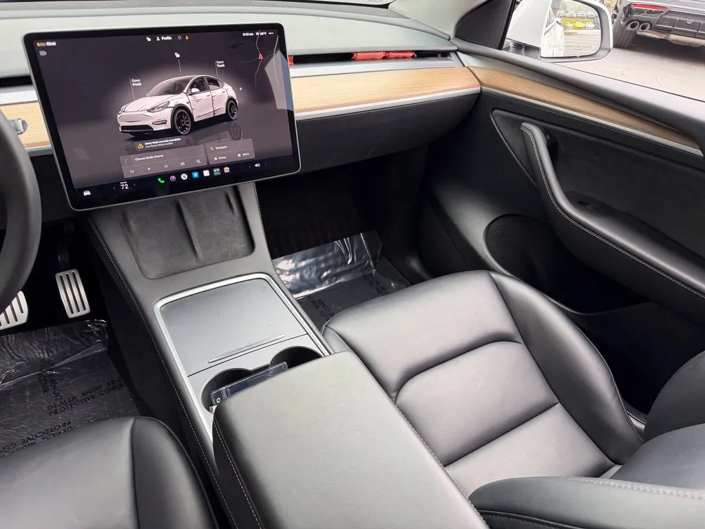 Tesla Model Y photo 39