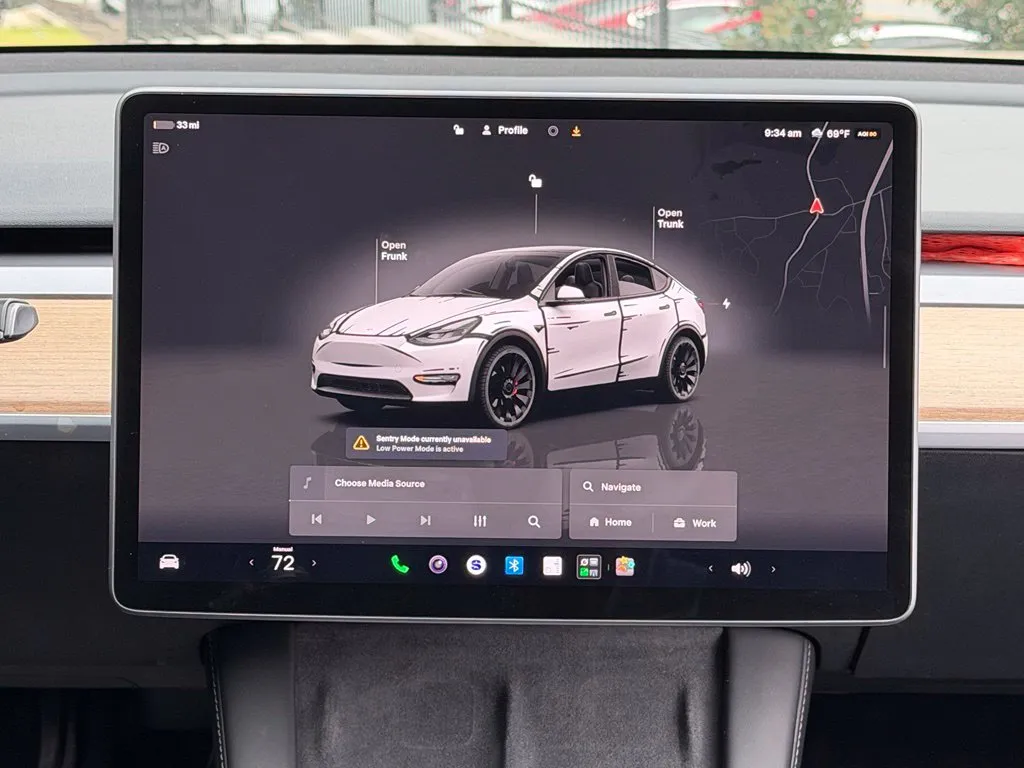 Tesla Model Y photo 43