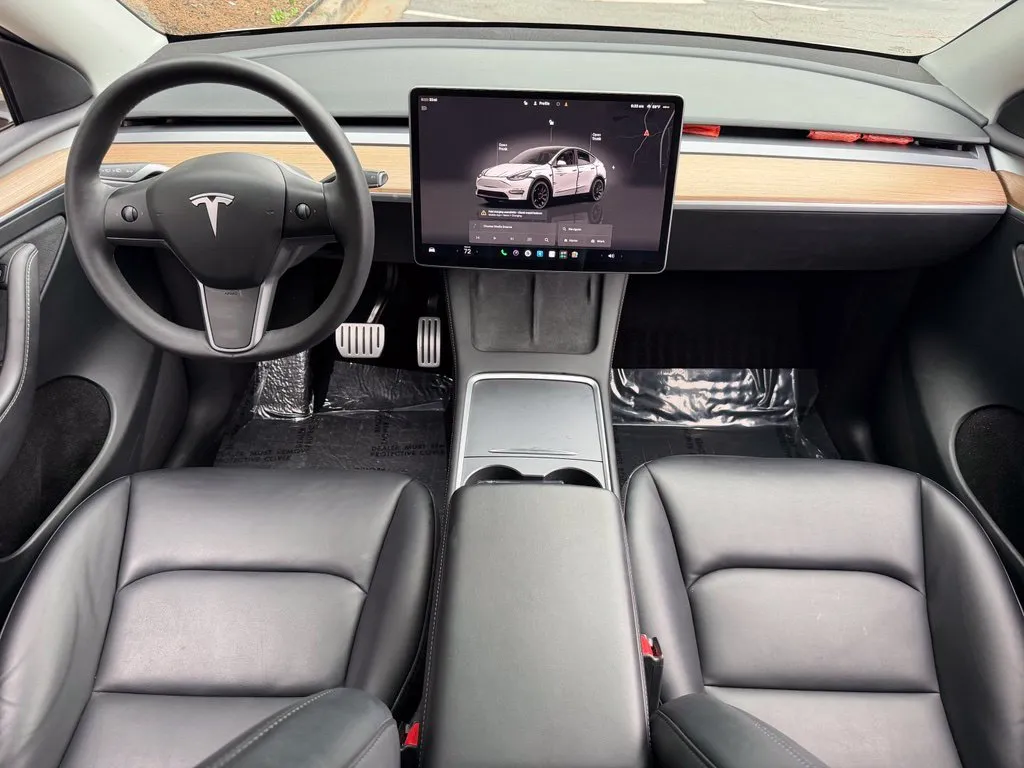 Tesla Model Y photo 37
