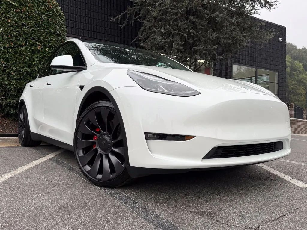Tesla Model Y photo 8
