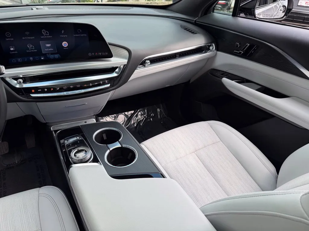 Cadillac Lyriq photo 42