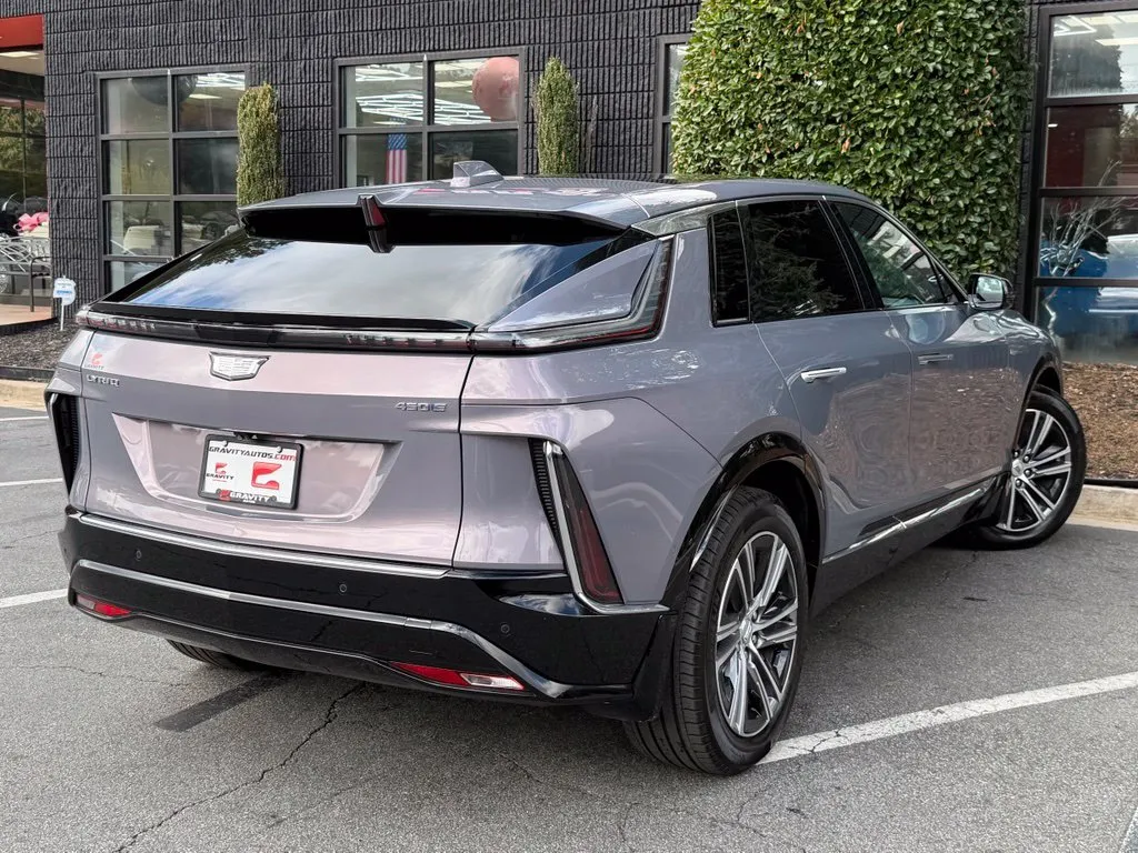 Cadillac Lyriq photo 12