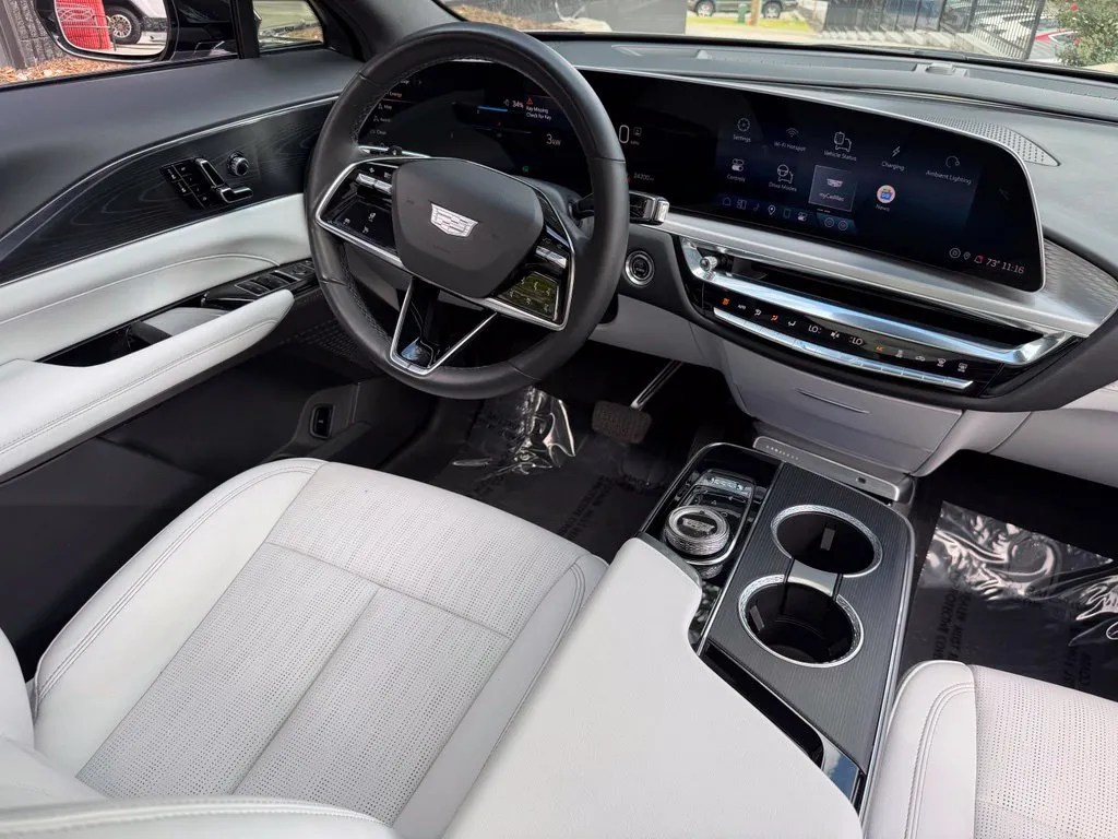 Cadillac Lyriq photo 41
