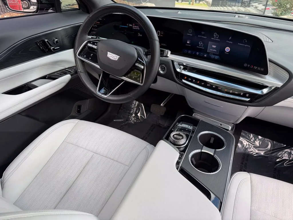 Cadillac Lyriq photo 40
