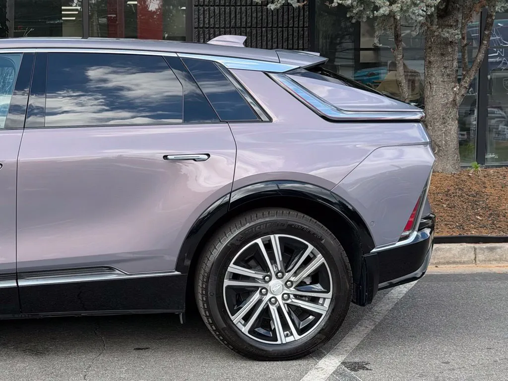Cadillac Lyriq photo 11