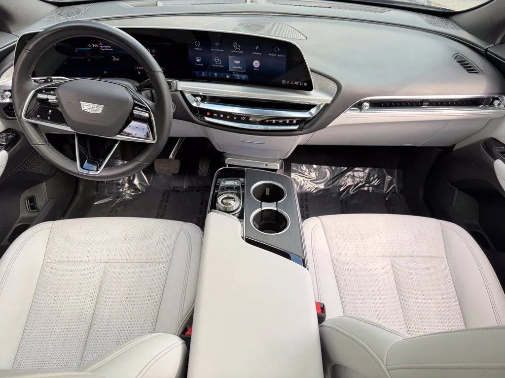 Cadillac Lyriq photo 39