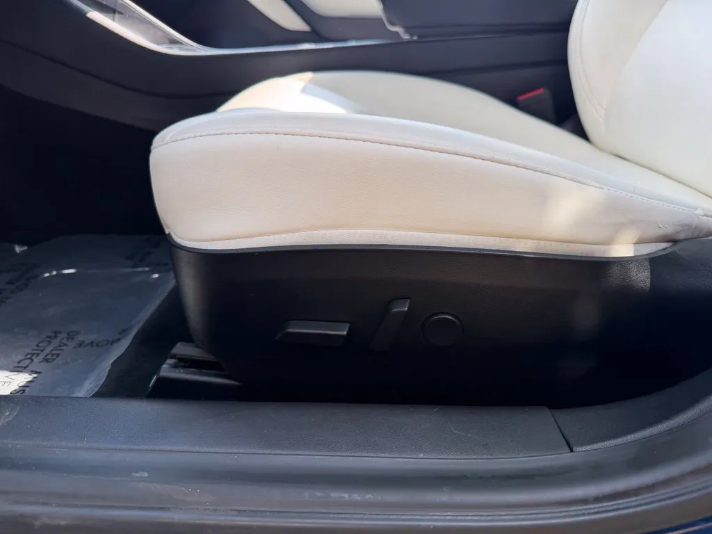 Tesla Model 3 photo 26