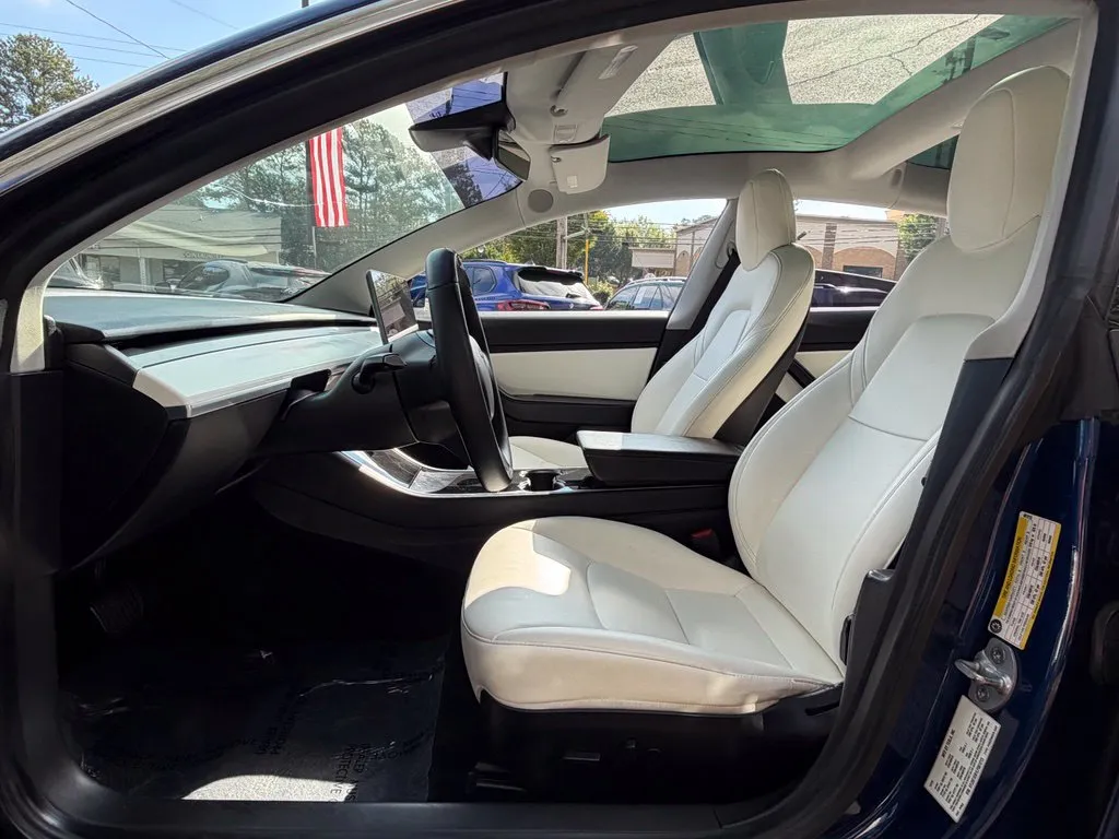 Tesla Model 3 photo 24