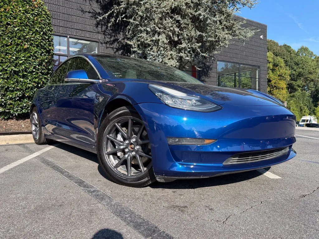 Tesla Model 3 photo 8