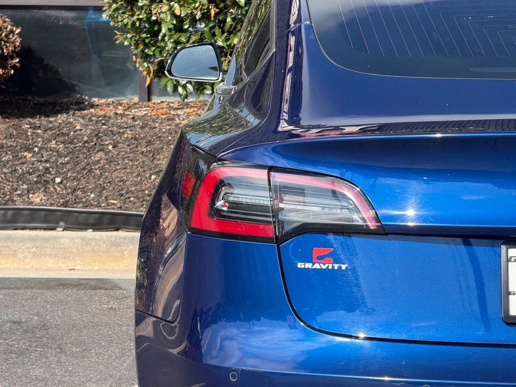 Tesla Model 3 photo 15