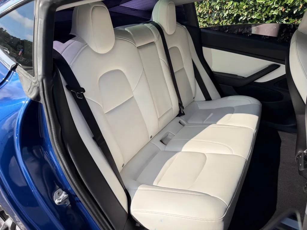 Tesla Model 3 photo 37