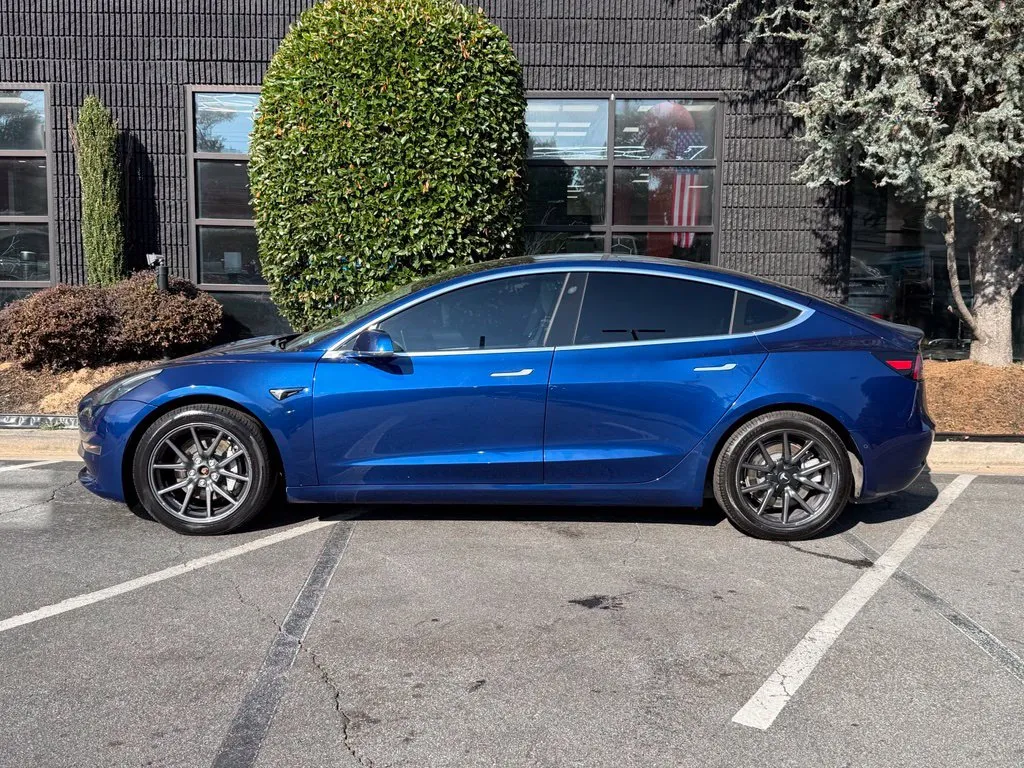 Tesla Model 3 photo 9