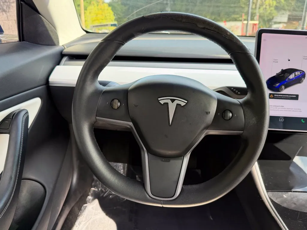 Tesla Model 3 photo 41