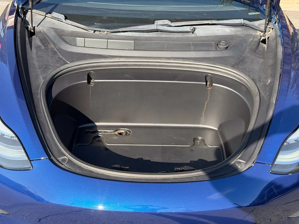 Tesla Model 3 photo 6