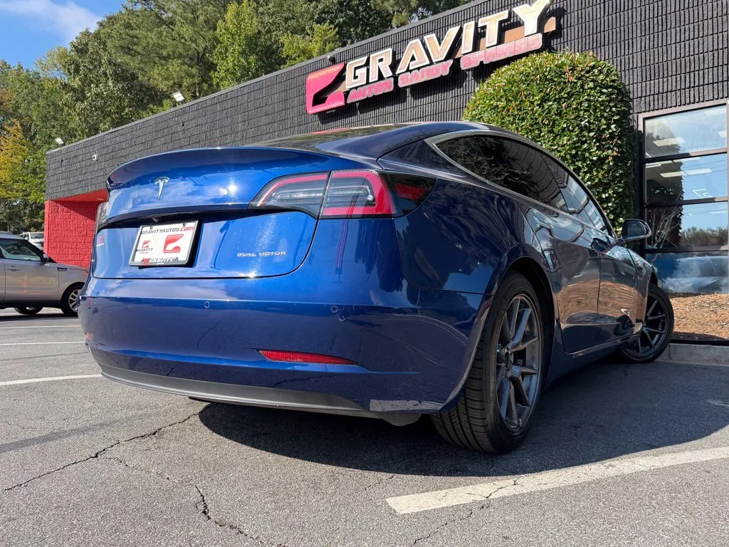Tesla Model 3 photo 13