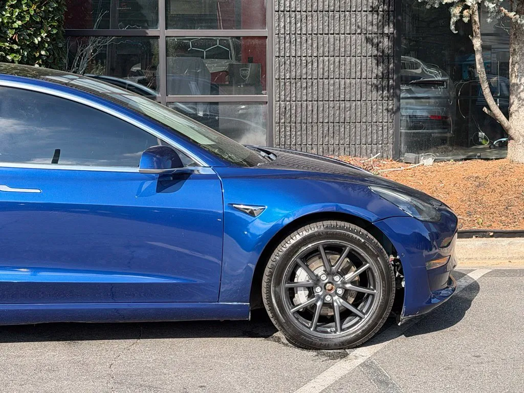 Tesla Model 3 photo 22