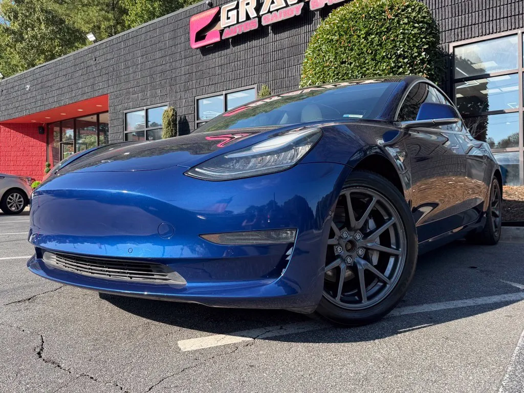 Tesla Model 3 photo 2