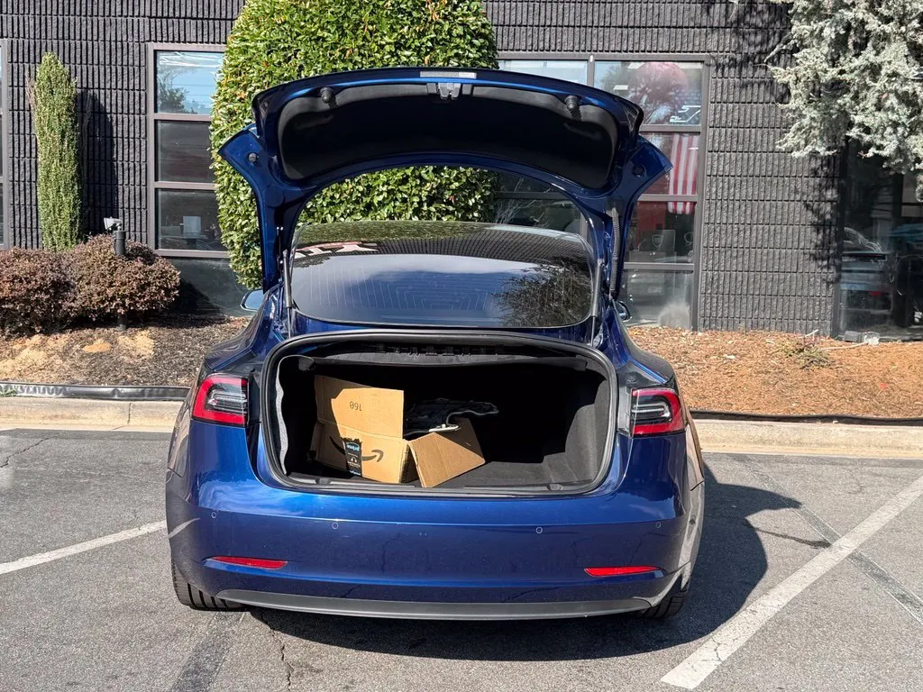Tesla Model 3 photo 17