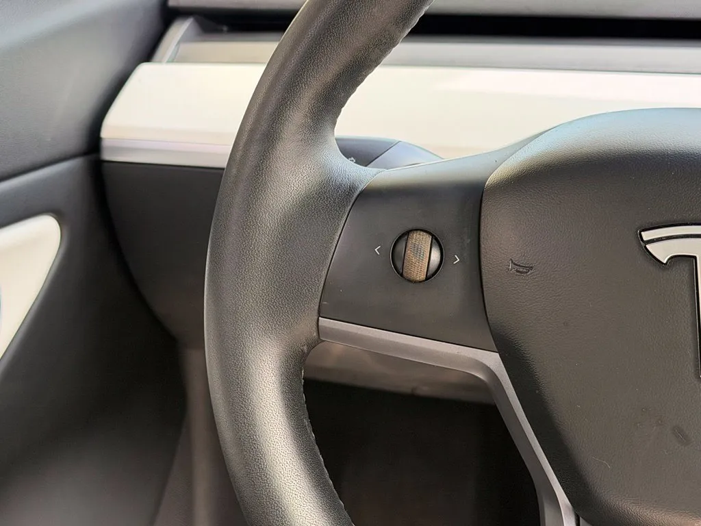 Tesla Model 3 photo 42