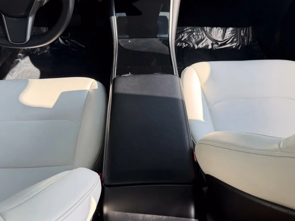 Tesla Model 3 photo 45