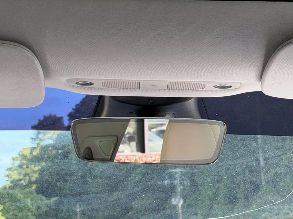 Tesla Model 3 photo 47