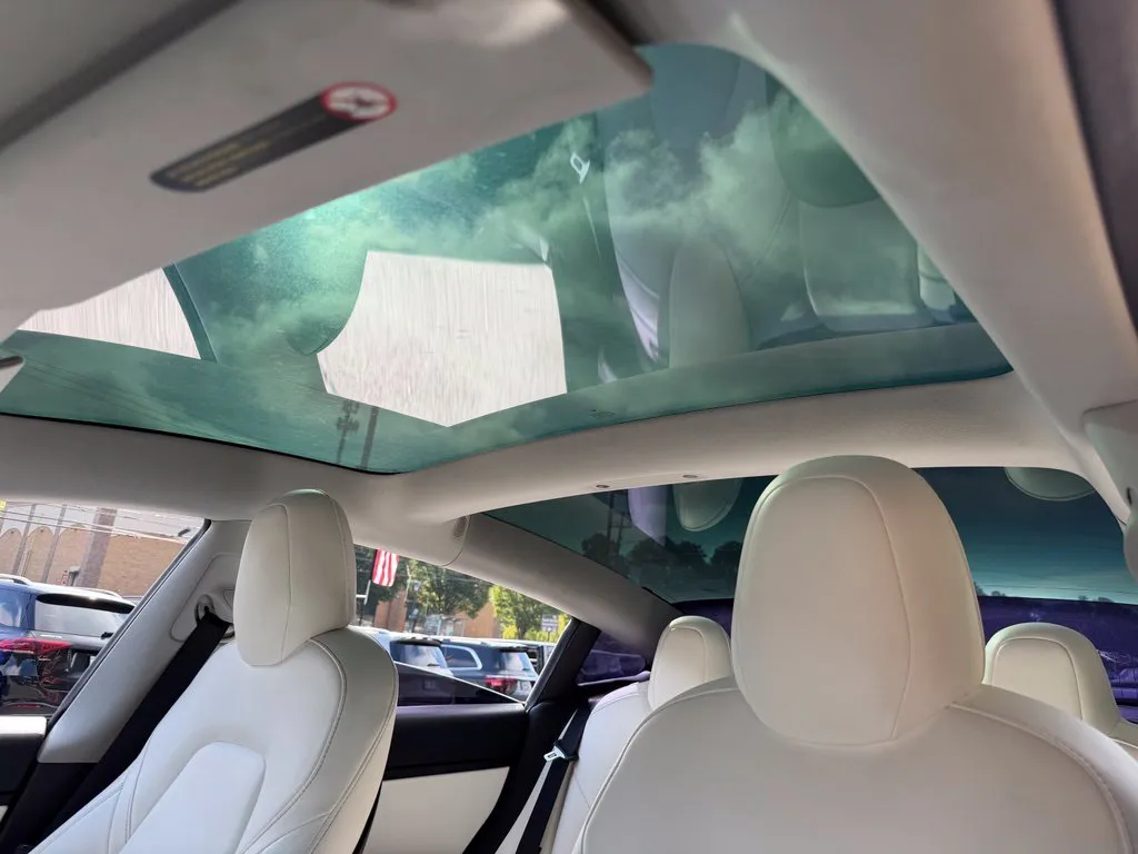Tesla Model 3 photo 48