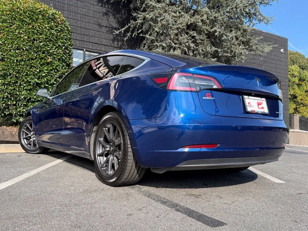 Tesla Model 3 photo 19