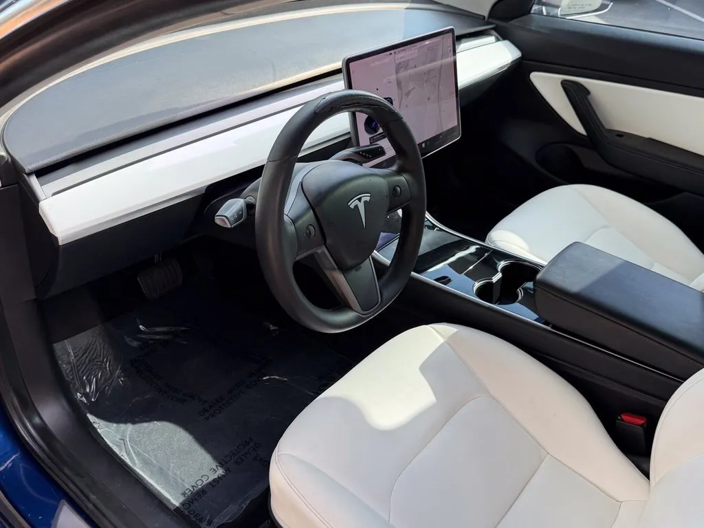 Tesla Model 3 photo 23