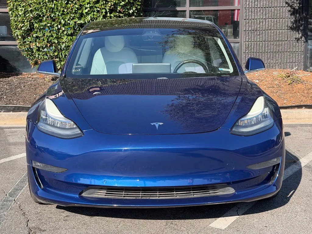 Tesla Model 3 photo 3