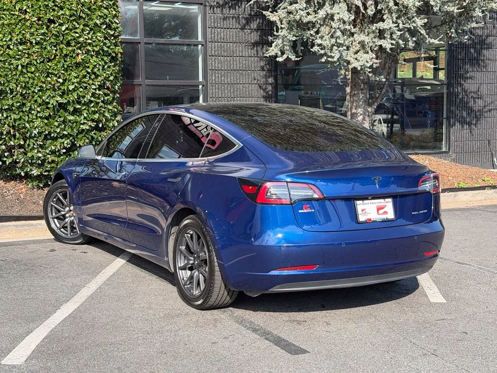 Tesla Model 3 photo 18