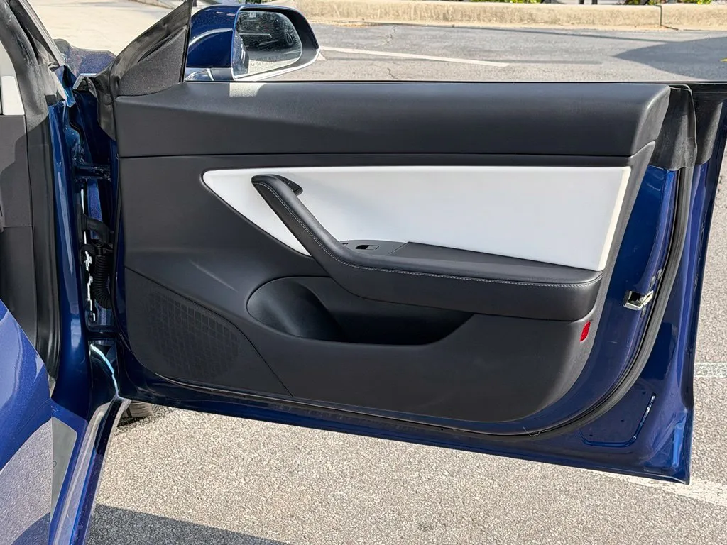 Tesla Model 3 photo 34