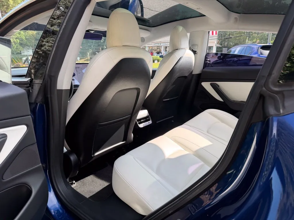 Tesla Model 3 photo 29