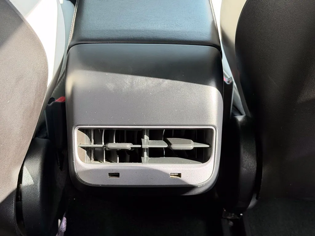 Tesla Model 3 photo 46