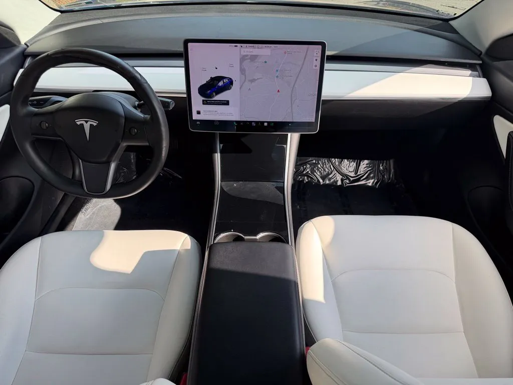 Tesla Model 3 photo 38