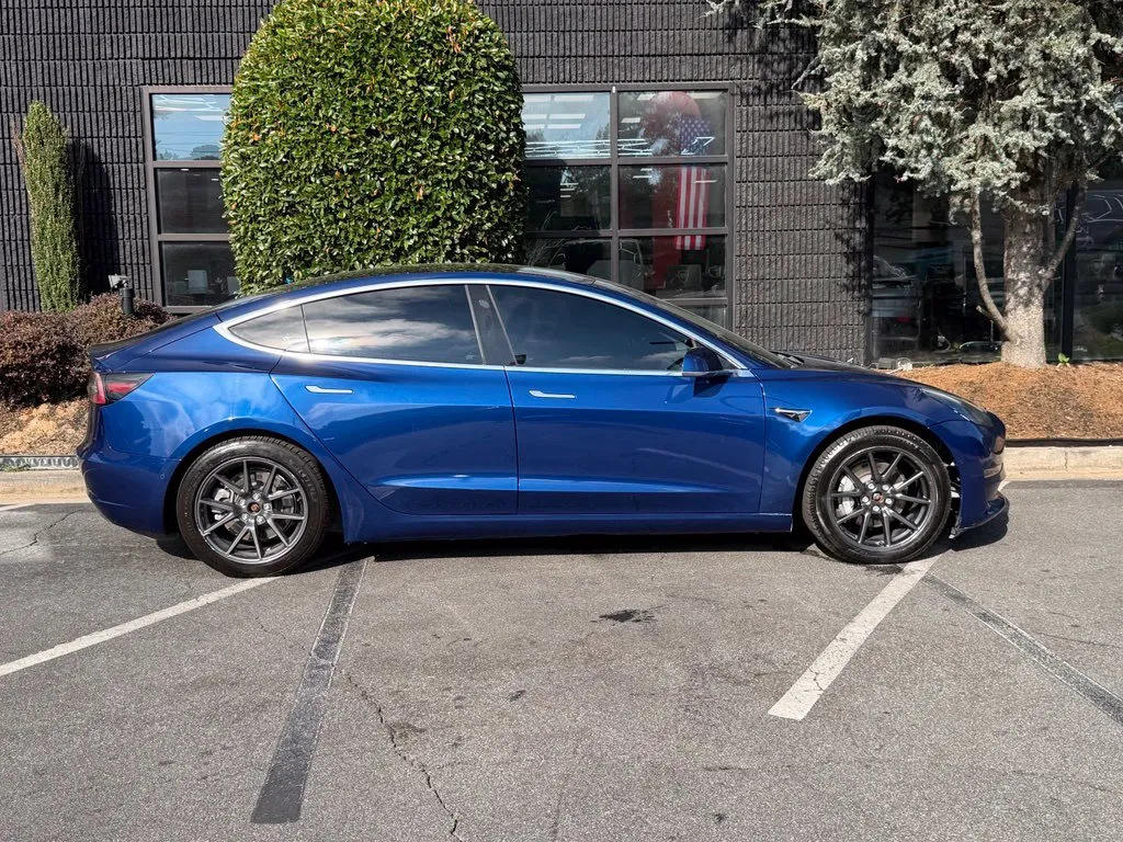 Tesla Model 3 photo 20