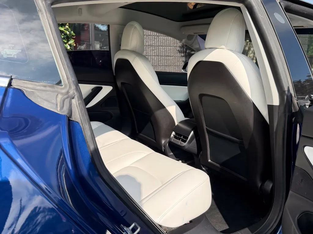 Tesla Model 3 photo 36