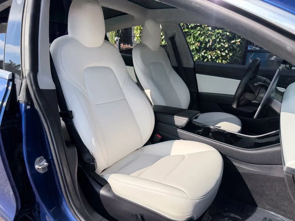 Tesla Model 3 photo 33