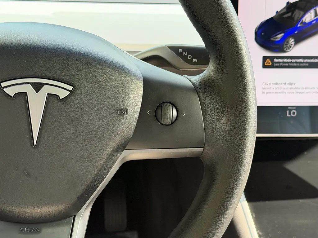 Tesla Model 3 photo 43