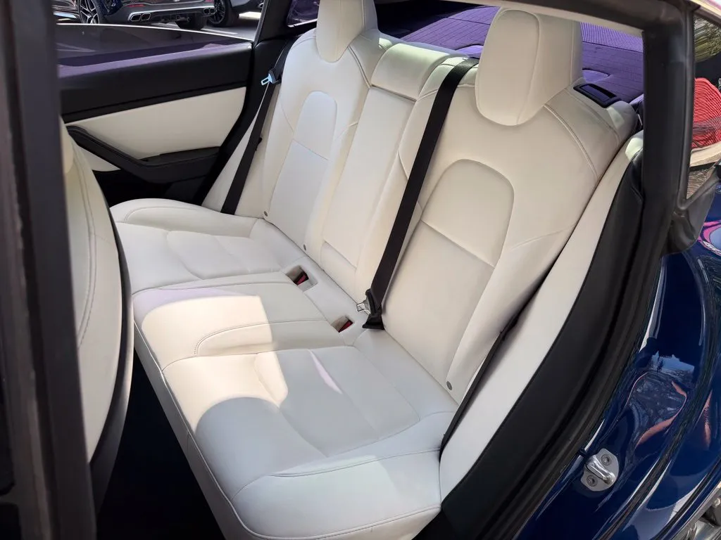 Tesla Model 3 photo 30