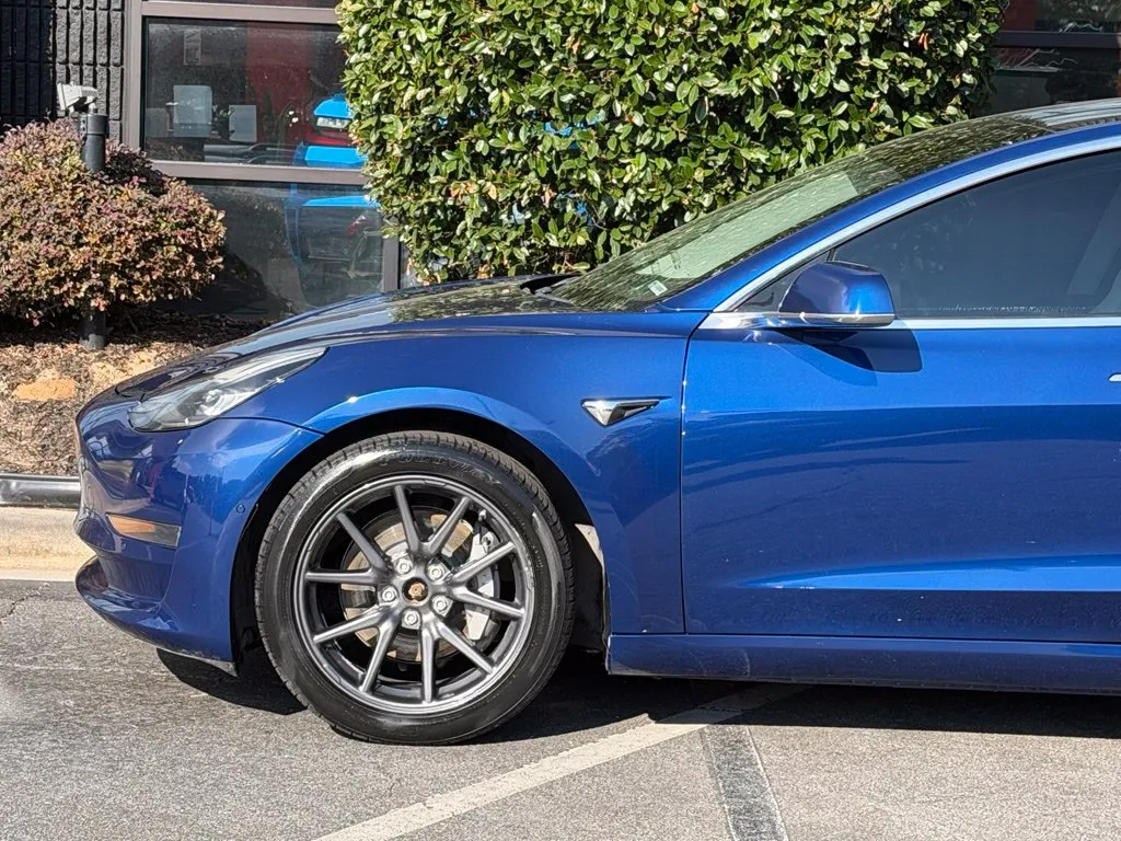 Tesla Model 3 photo 10