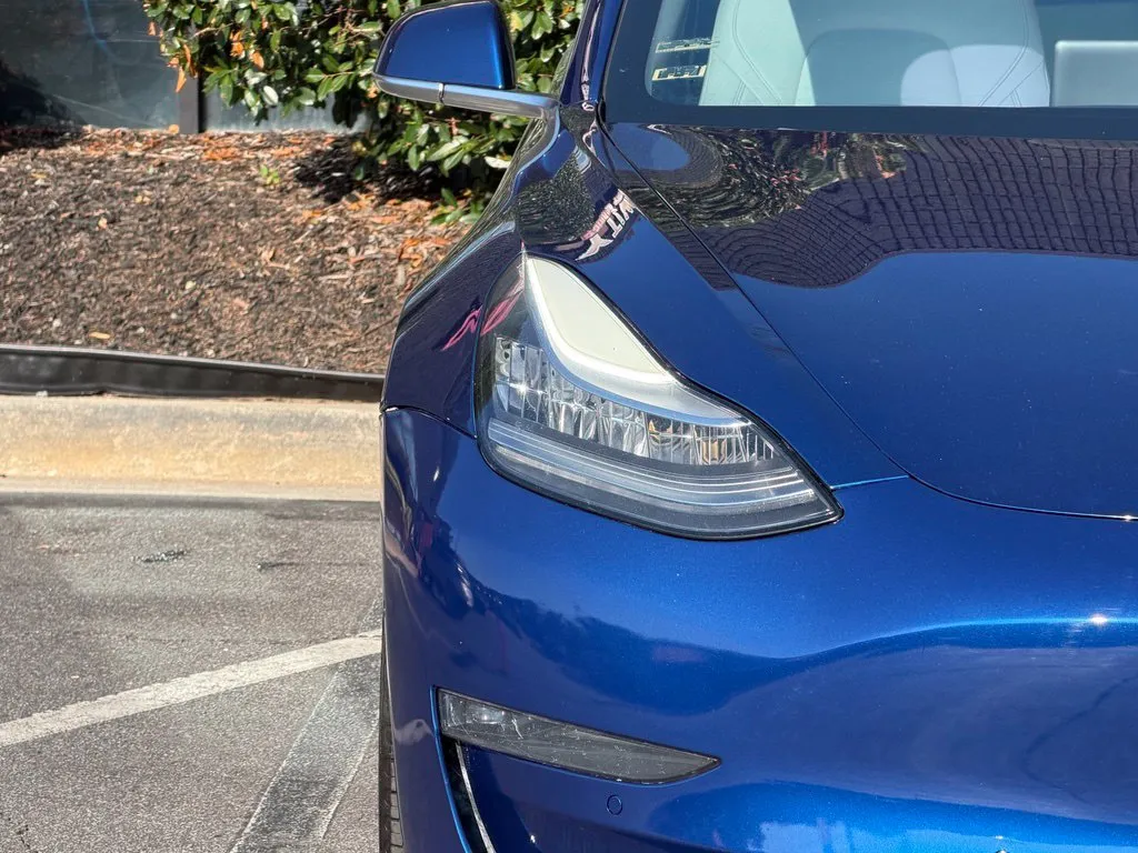 Tesla Model 3 photo 4
