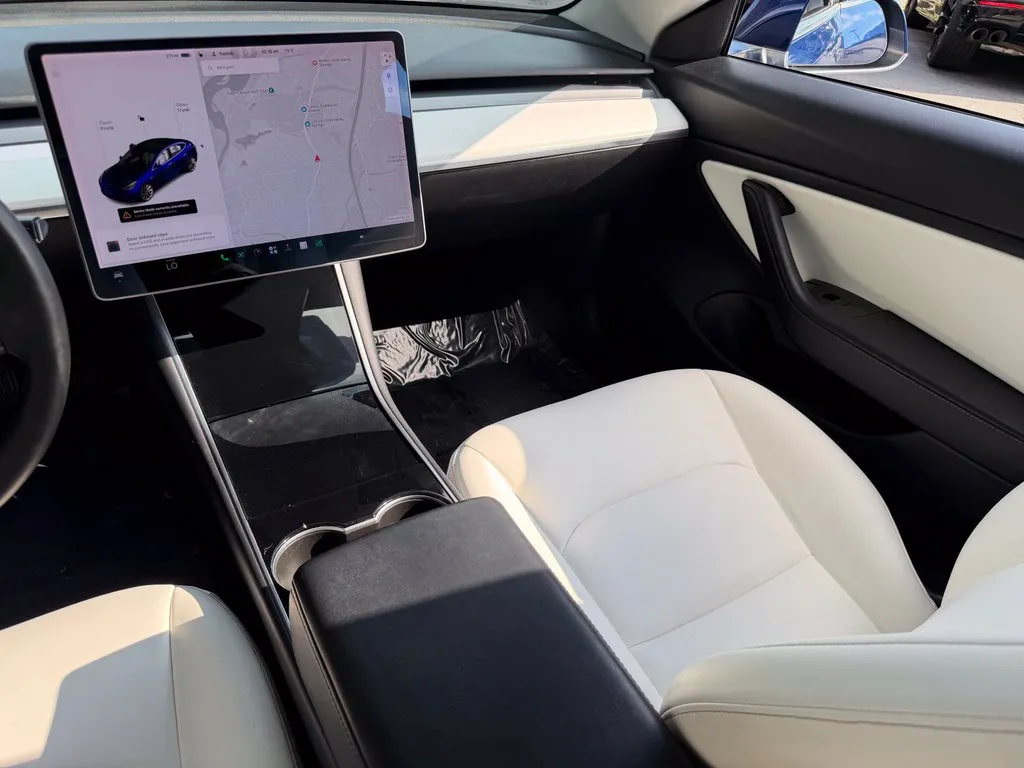 Tesla Model 3 photo 40