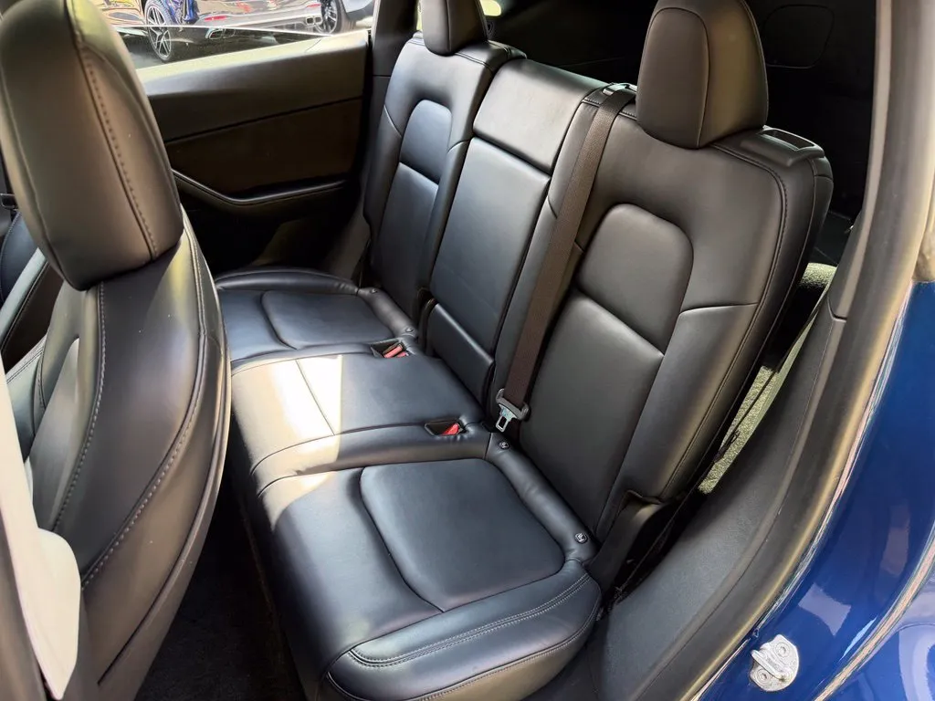 Tesla Model Y photo 31