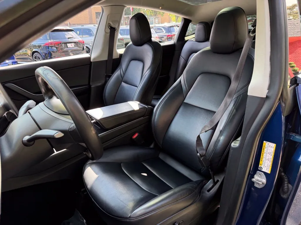 Tesla Model Y photo 26