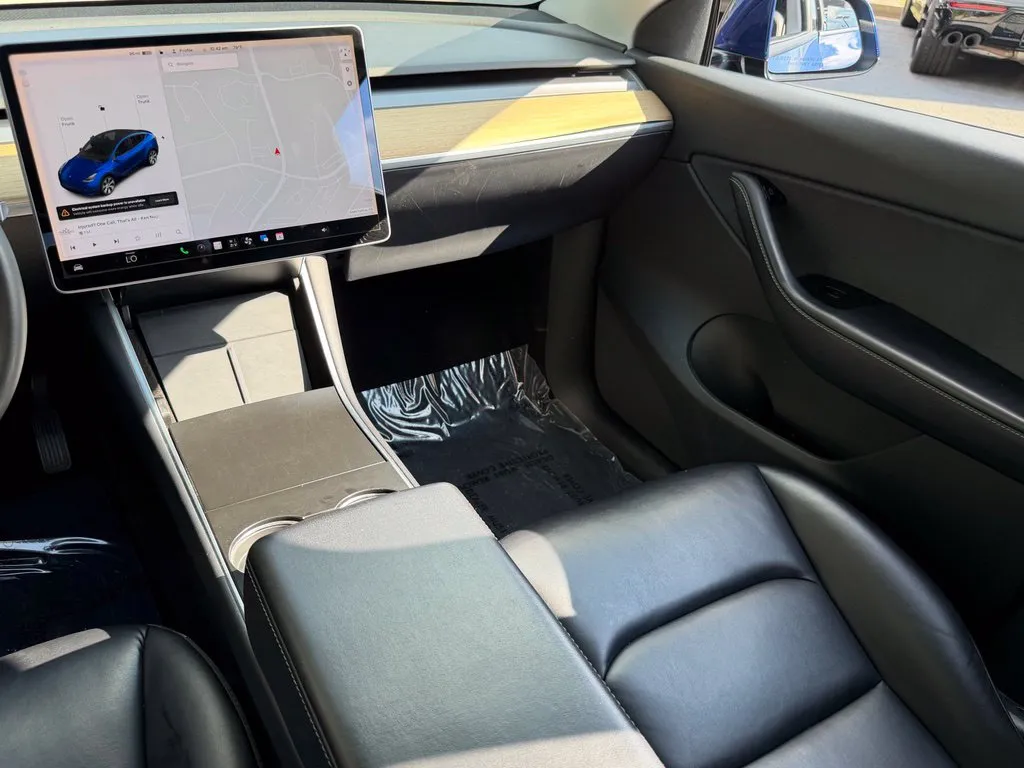 Tesla Model Y photo 42