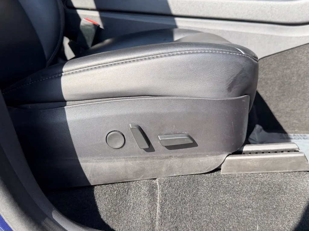Tesla Model Y photo 35
