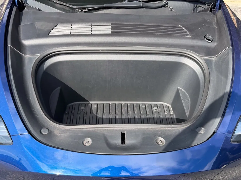 Tesla Model Y photo 6
