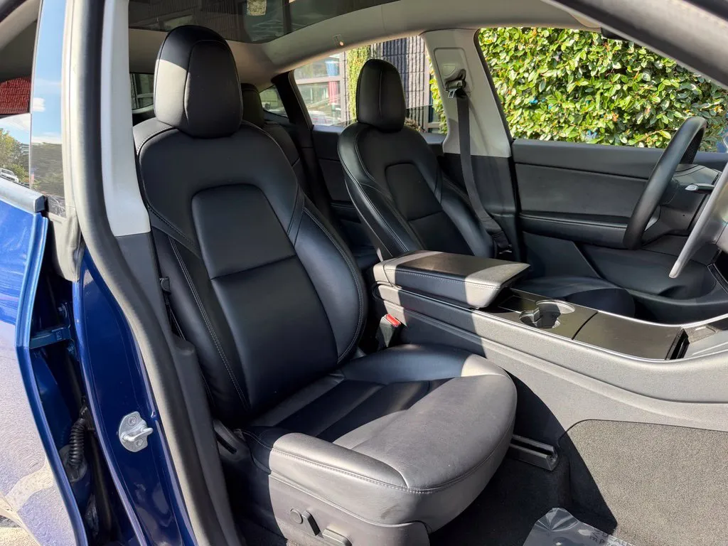 Tesla Model Y photo 34